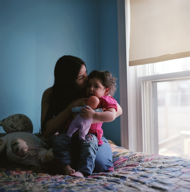 Judy Tatiana Londono, sixteen, with her daughter Yaitza.